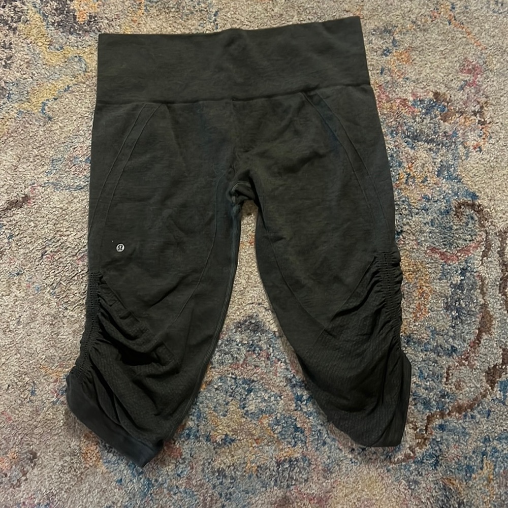 Lululemon in the flow cropped legging